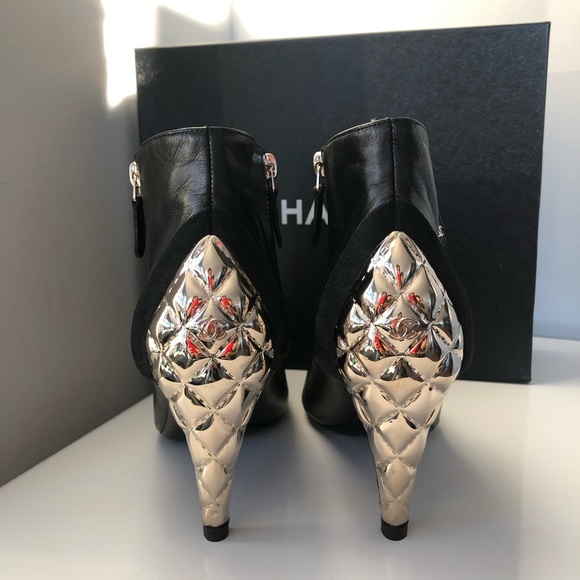 CHANEL calfskin leather booties with gold heel - Picture 2 of 8